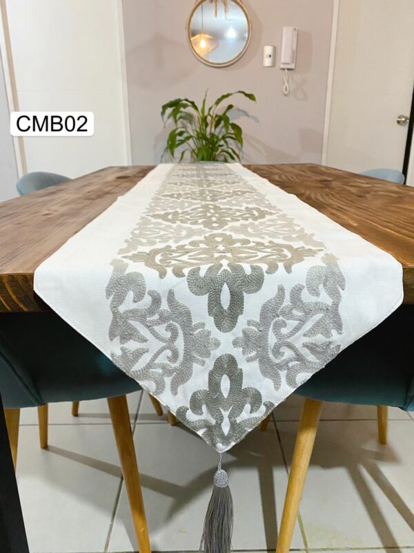 Caminos de mesa con detalles bordados - Imagen 3