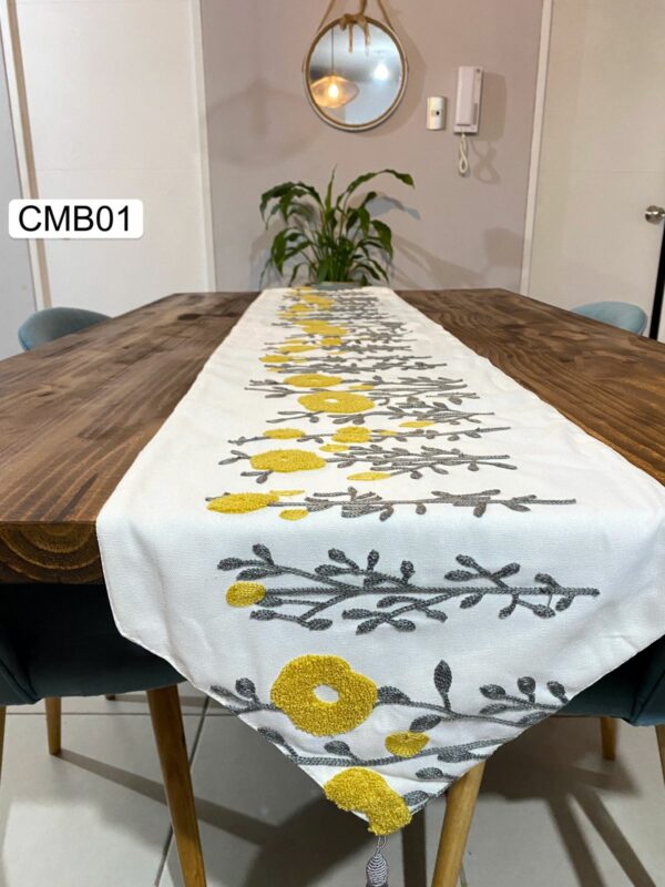 Caminos de mesa con detalles bordados - Imagen 2