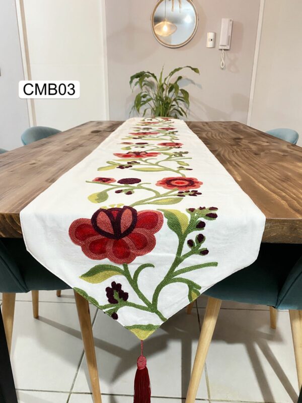 Caminos de mesa con detalles bordados - Imagen 4