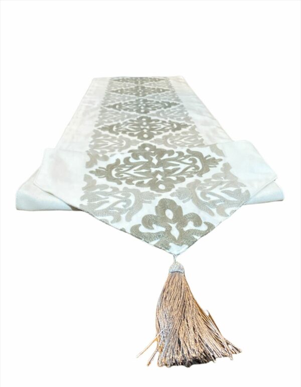 Caminos de mesa con detalles bordados - Imagen 8