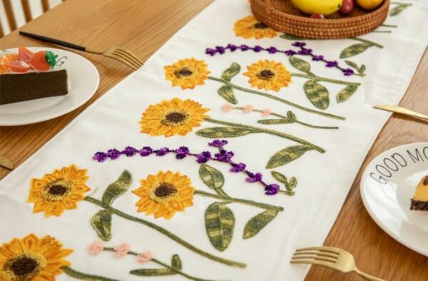 Caminos de mesa con detalles bordados - Imagen 11