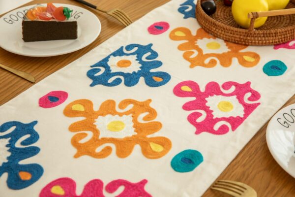 Caminos de mesa con detalles bordados - Imagen 13