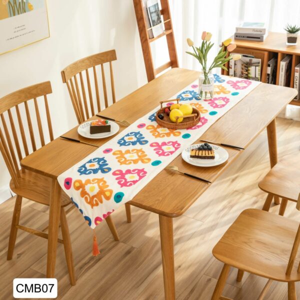 Caminos de mesa con detalles bordados