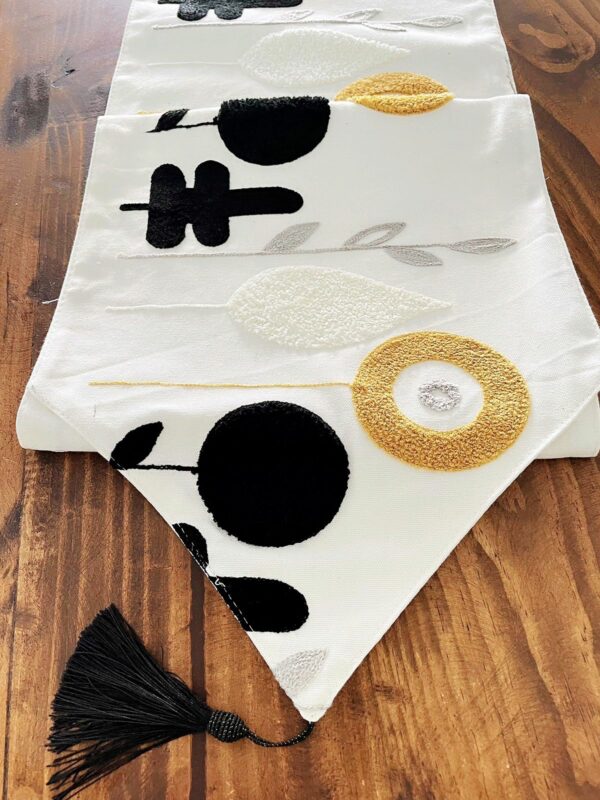 Caminos de mesa con detalles bordados - Imagen 18